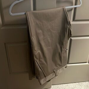NWOT Rhone commuter pants - 34x30 - khaki